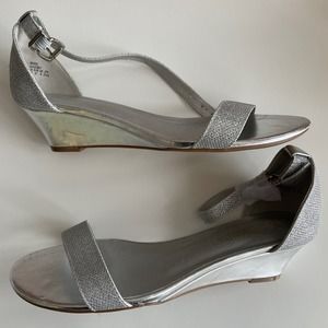 Dream Pairs Womens Ingrid Ankle Strap Low Wedge Silver Sandal Size 10